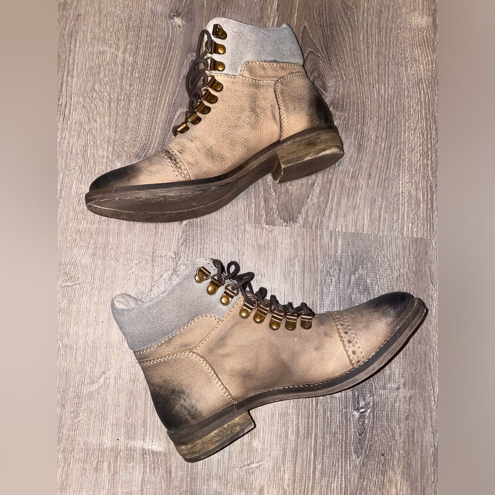 EUC Diba True College Days distressed ankle boots size 8.5